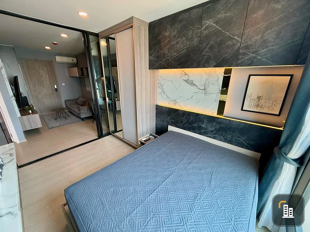 Knightsbridge Phaholyothin-Interchange for sale, north-facing room, decorated in a cool tone, with a built-in headboard. Reserve now!