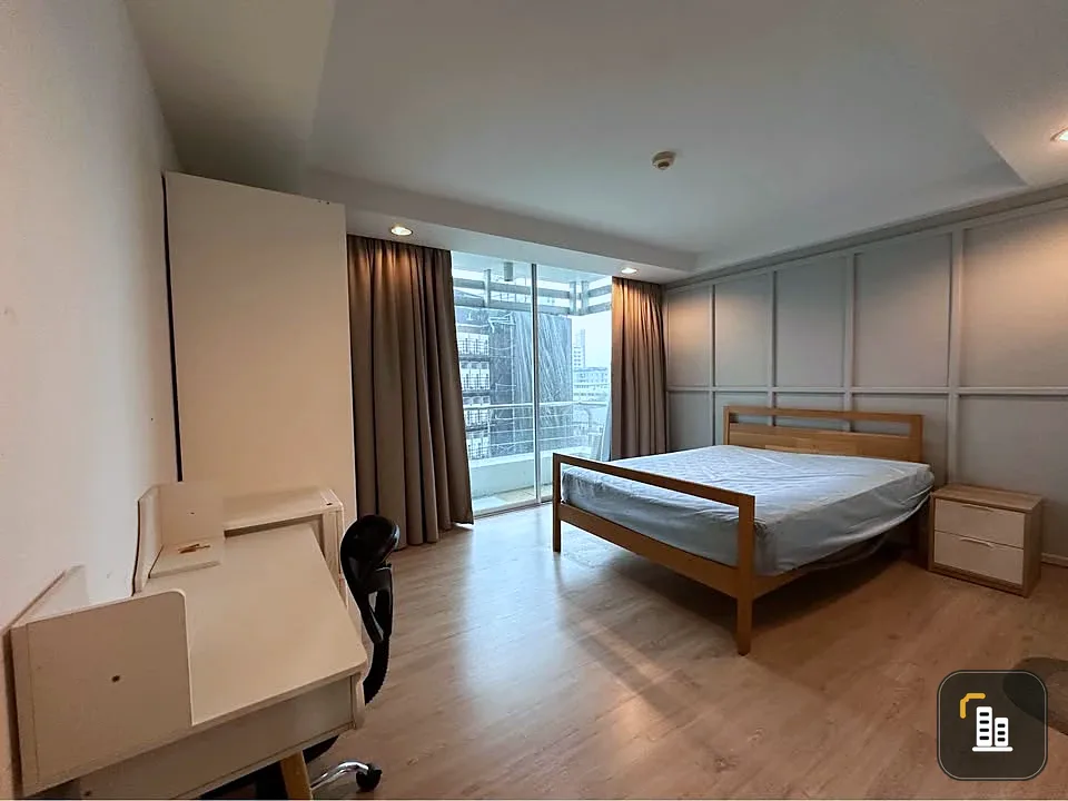 Urgent sale! The Kris 2 Ratchadaphisek 17, large room, comfortable living, comes with lots of usable space. Come and reserve it now!