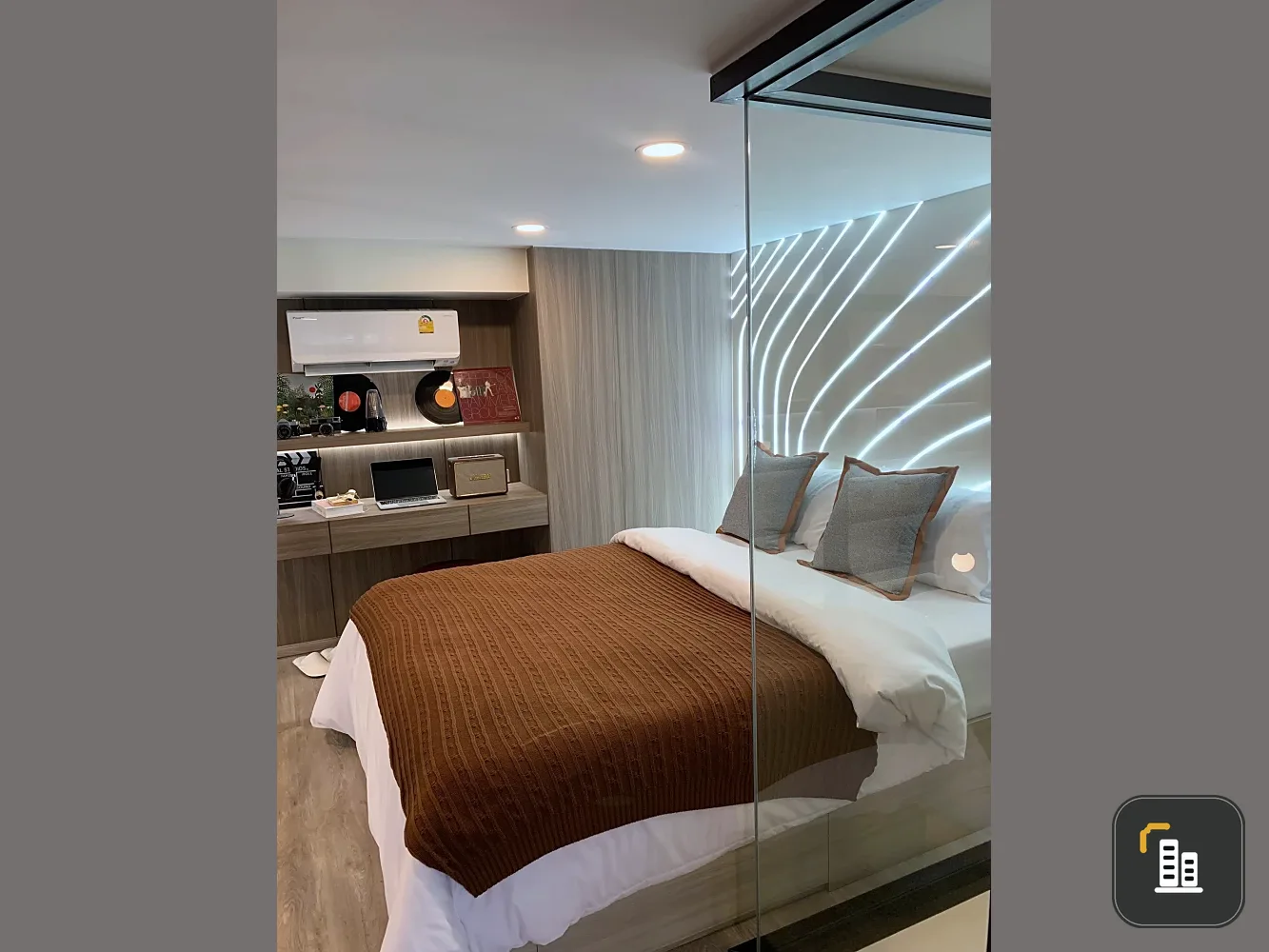 Down payment sale for Origin Plug & Play E22 Station, a lovely room with complete amenities and excellent common areas. Reserve now!