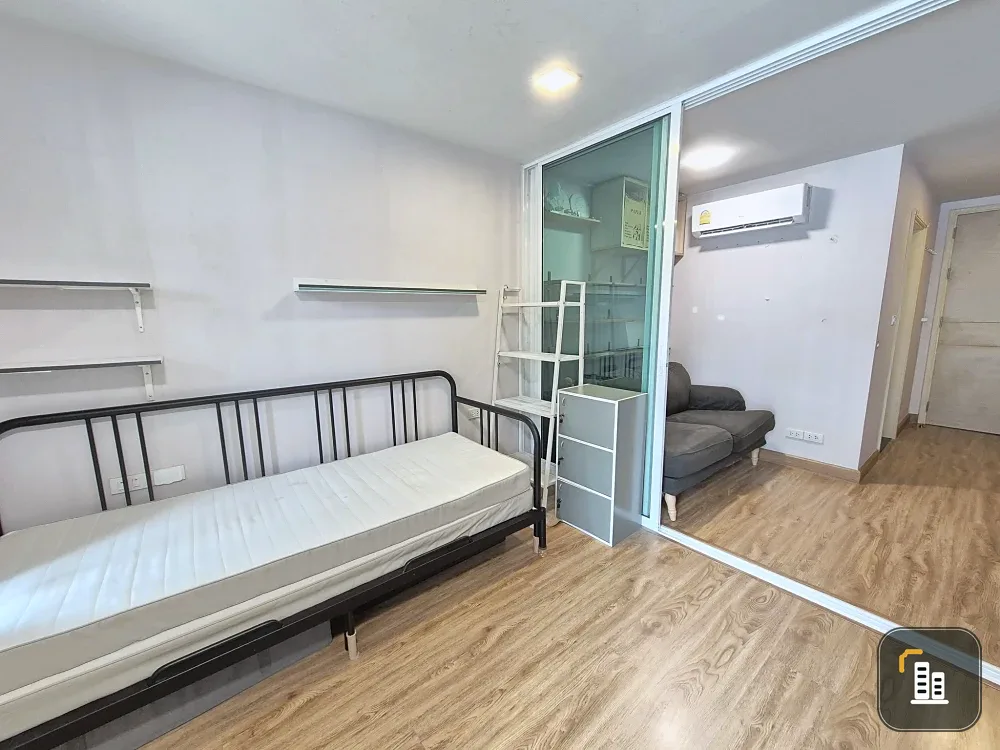 For sale: Le Crique Sukhumvit 64/2, spacious room with plenty of usable space, comes fully furnished. Don't miss out on this great deal!