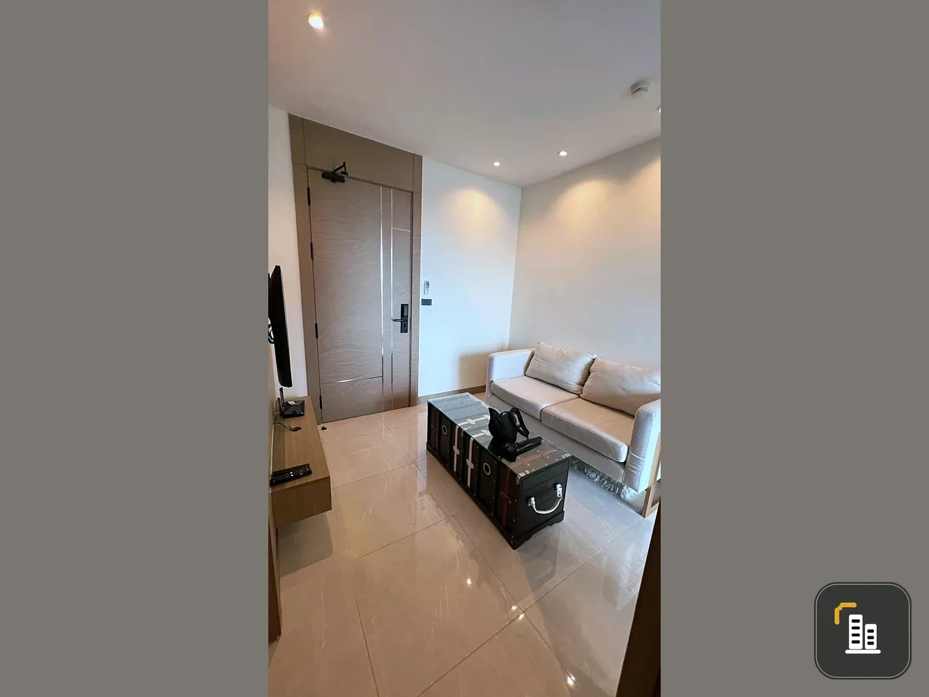 For rent: The Riviera Ocean Drive, 5th floor, fully furnished room, just bring your bag. Don't miss out!