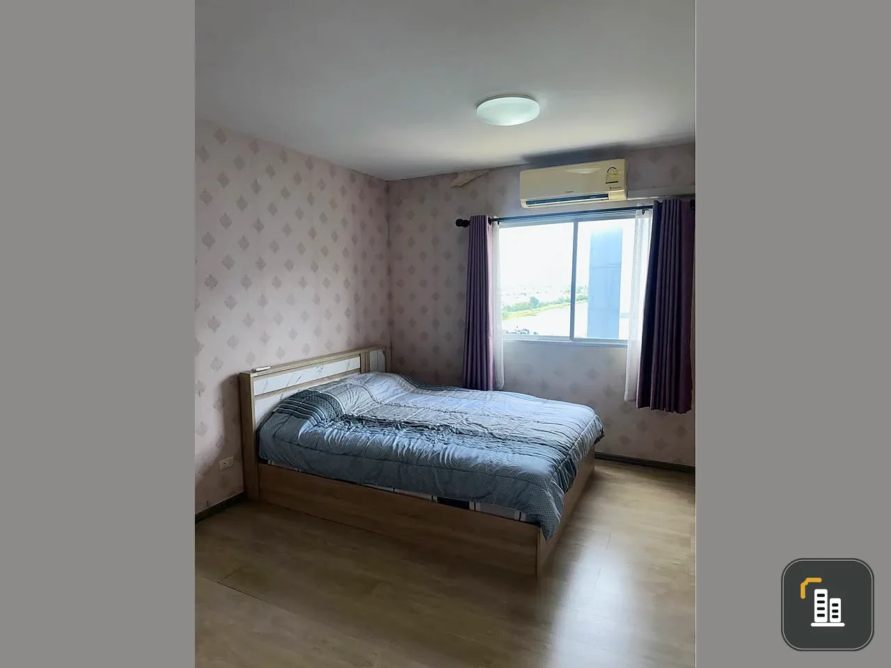 For sale or rent: The Point Condo Rangsit Khlong 6, studio room, 2nd floor, water view, wallpapered throughout the room. Reserve now!