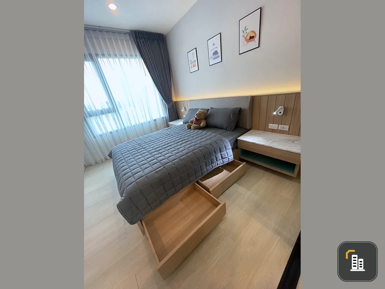 For rent: Life Asoke, 32nd floor, very high, facing north, cool all day, excellent built-in decoration, interested, reserve now.
