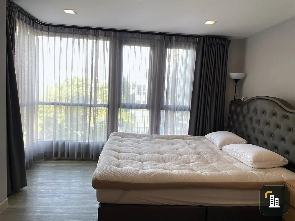 For sale: Moniiq Sukhumvit 64, 4th floor, corner room, swimming pool view. If interested, hurry and reserve now. Don't miss out!