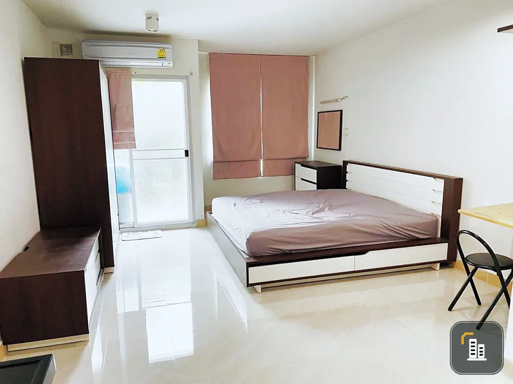 For sale: IRIS Avenue On Nut - Wongwaen, Building 1, 2nd floor, granite tiled floor, all furniture included. Reserve now and you won't be disappointed