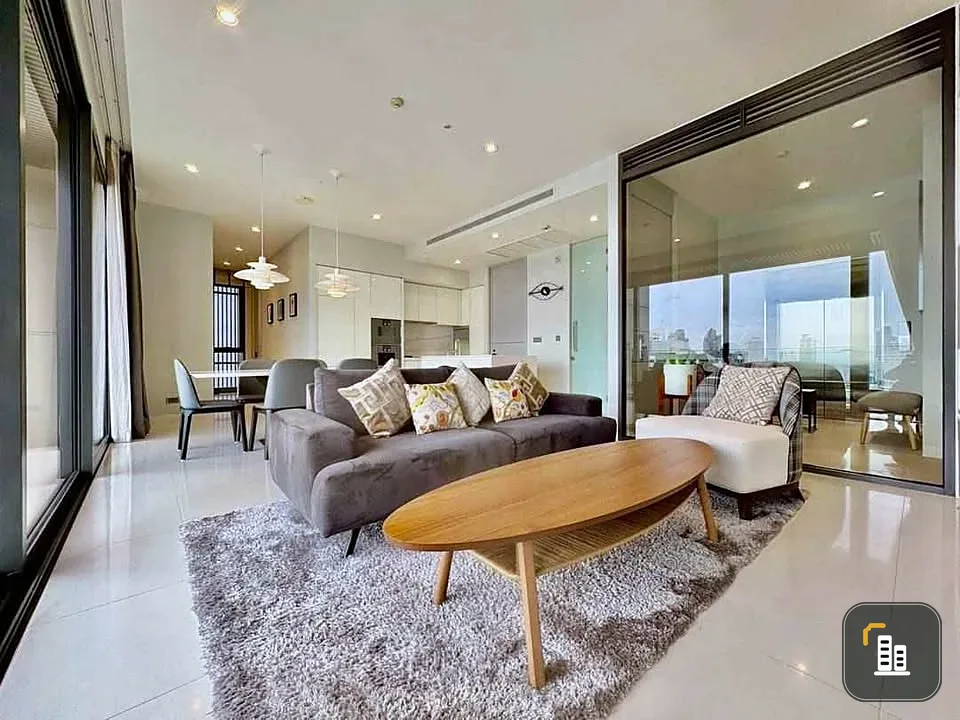 For sale or rent: Vittorio Sukhumvit 39. Private elevator access to the room. Stunning city view. Ready to move in.