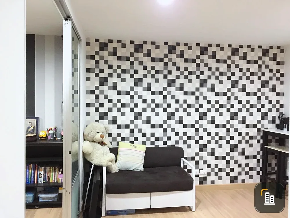 For sale: The Niche ID Ladprao-Wanghin, a lovely room with beautiful wallpaper and complete amenities. Reserve now!