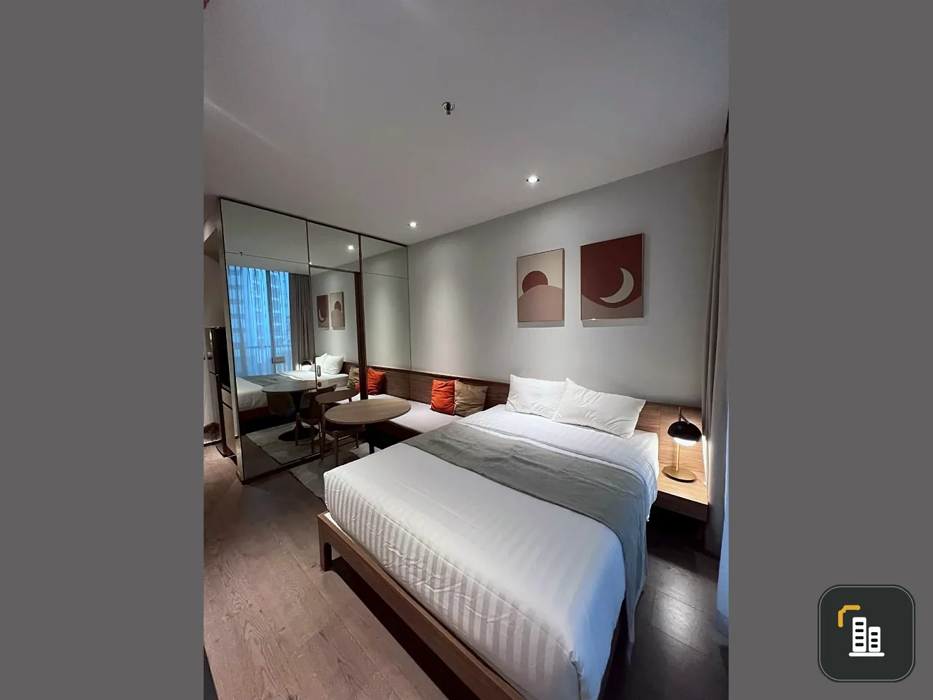 For sale/rent: Park 24 Origin Phrom Phong with excellent built-in furniture. Don't miss it!