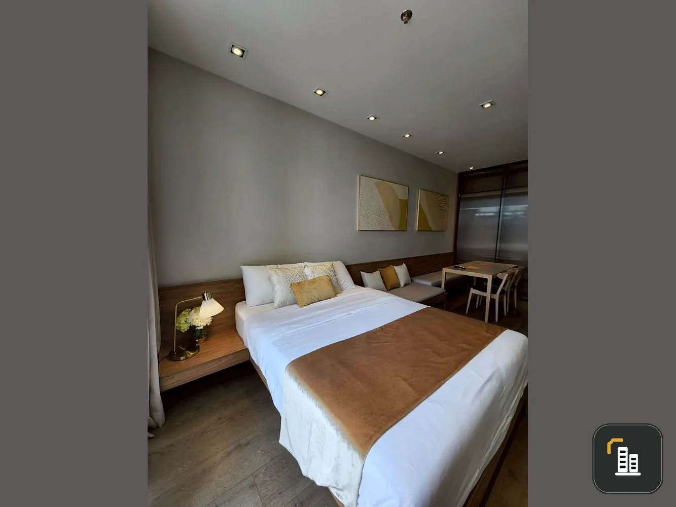 For rent: Park 24 Origin Phrom Phong, 20th floor, very high, with beautiful built-in furniture, fully decorated, ready to move in.