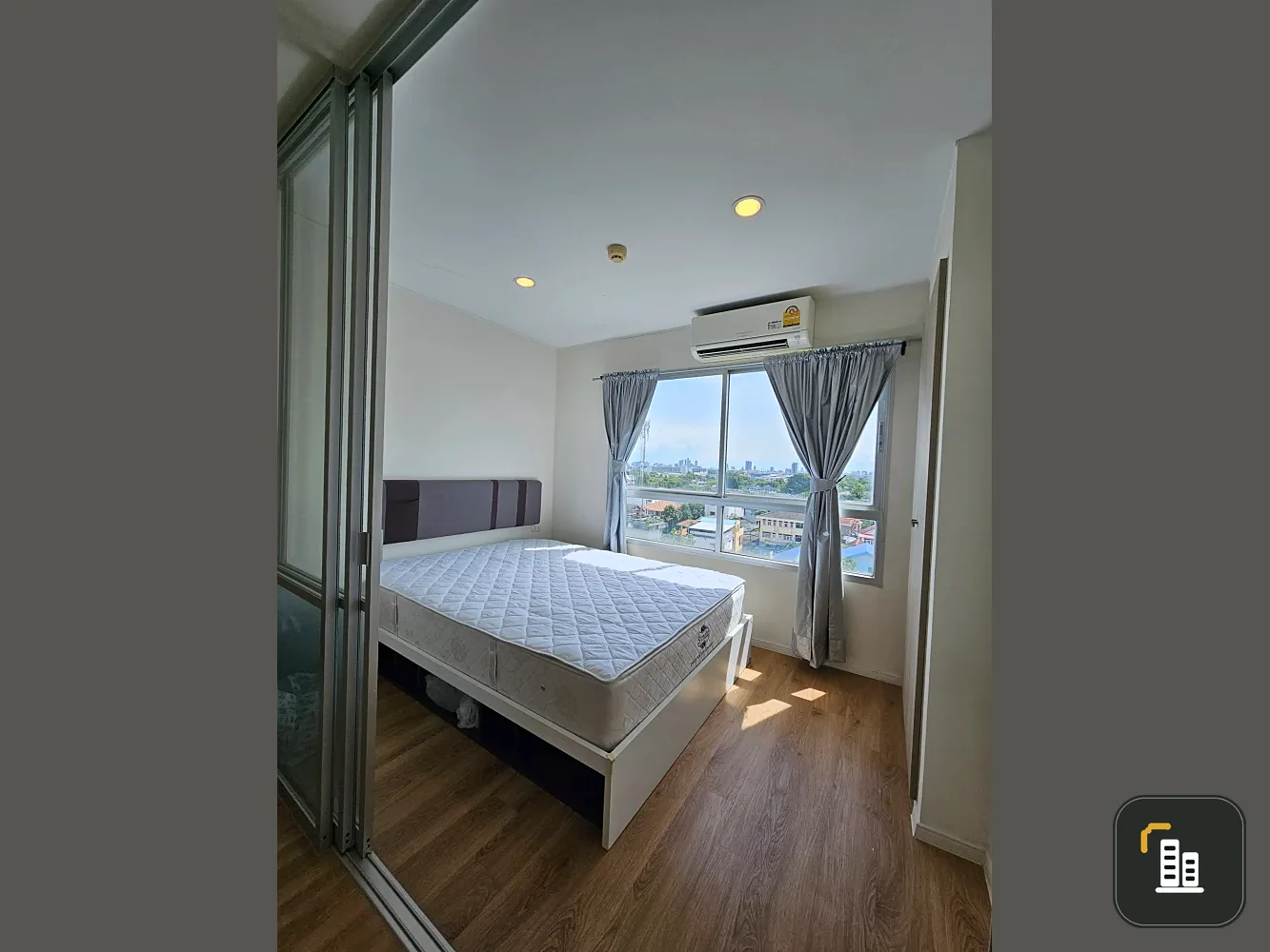 For sale: Lumpini Ville On Nut–Phatthanakan, corner unit with privacy, fully furnished, swimming pool view. Reserve now!