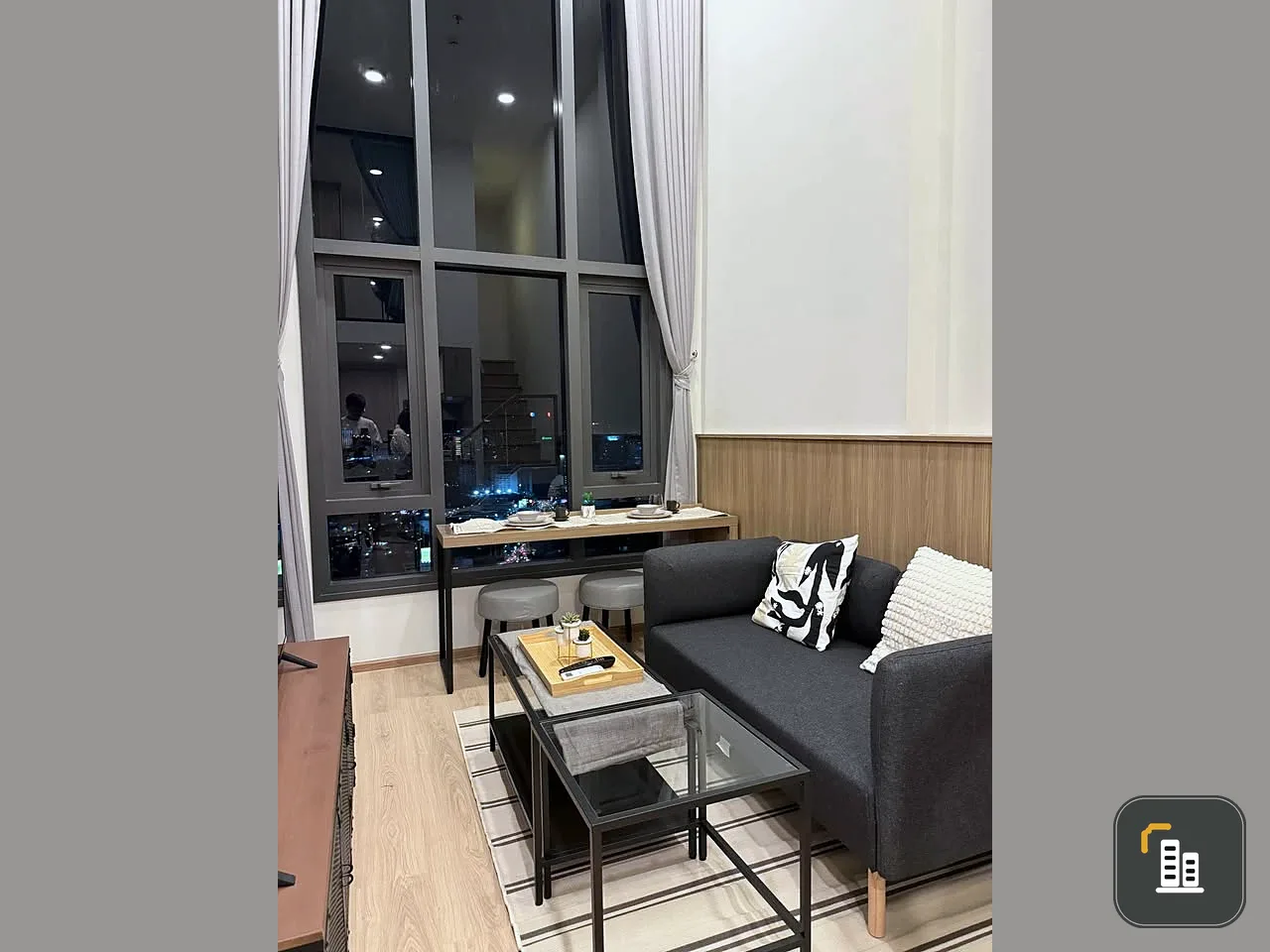 For rent: Life Rama 4 - Asoke, beautifully decorated room with a cool theme, high ceilings, open and airy, with a beautiful, unblocked view. Reserve n