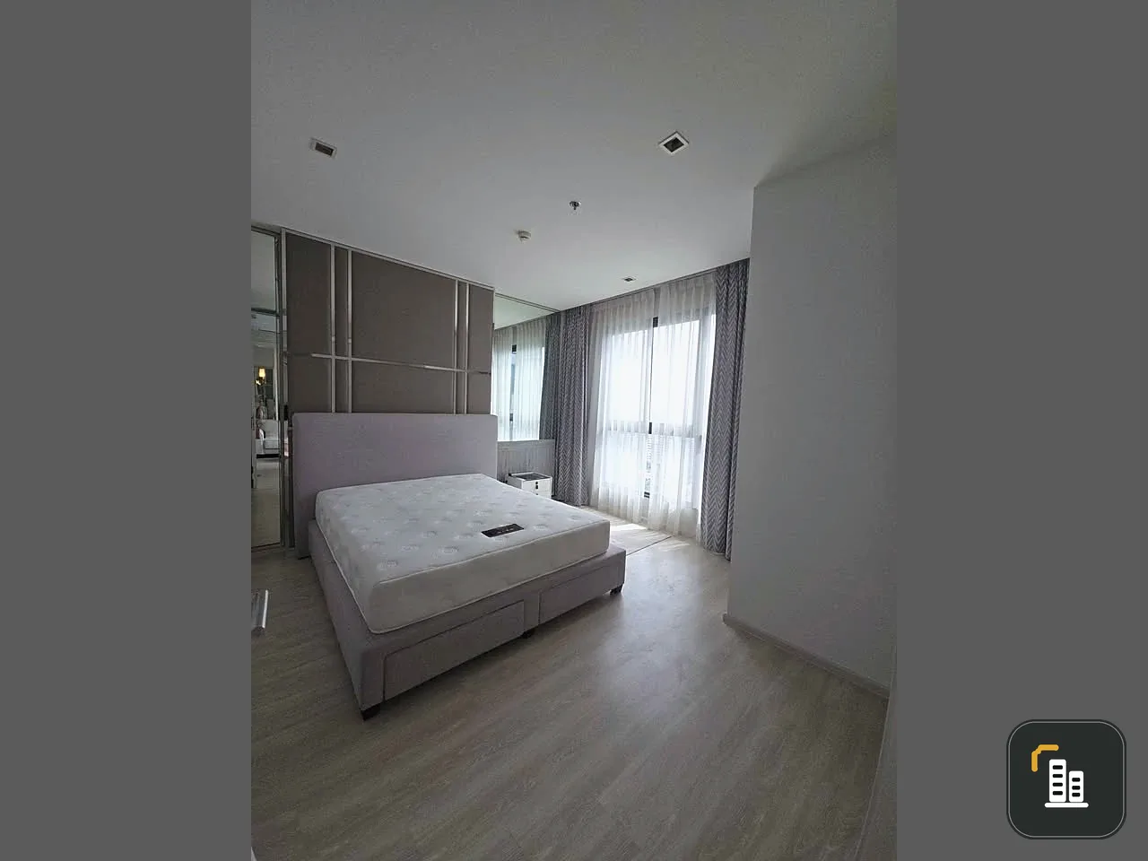 Quinn Ratchada 17 for rent, 1 bedroom, 1 bathroom, decorated in a cool theme, built-in headboard, beautiful city view, reserve now.