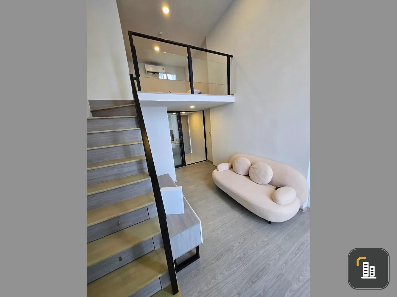 For rent/sale: Origin Plug & Play Ramkhamhaeng Triple Station, north-facing room, good location, high ceiling, beautiful view, reserve now.
