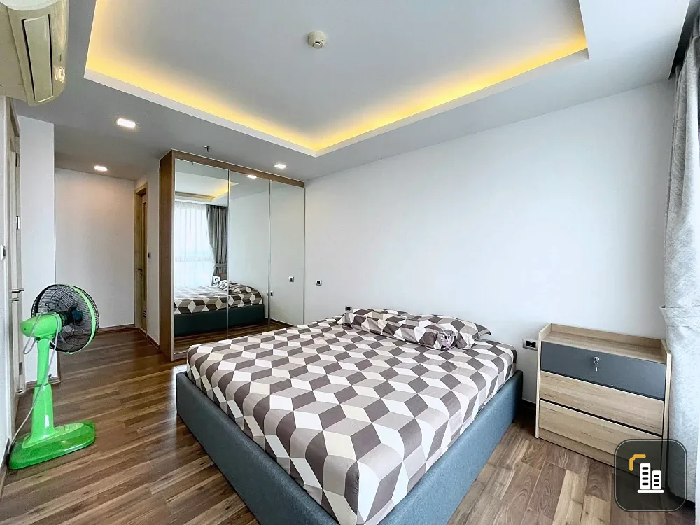 For rent: The Peak Towers, high floor room, sea view, fully furnished, spacious room, hurry and reserve now+++