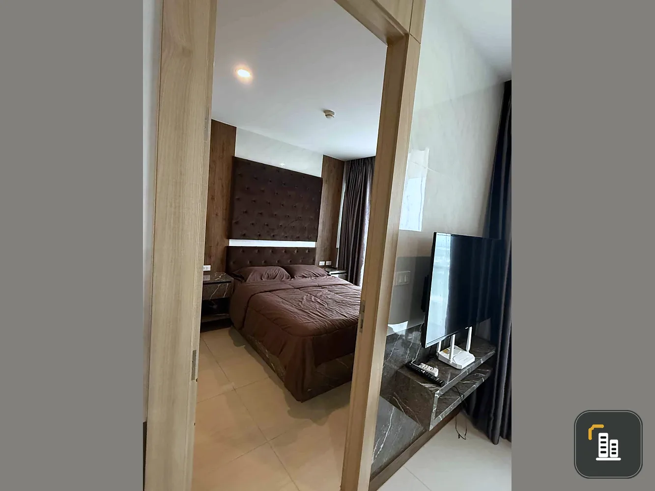 For sale or rent: The Riviera Jomtien Pattaya, city view, 33rd floor, very high, fully furnished with built-in furniture. Don't miss out!