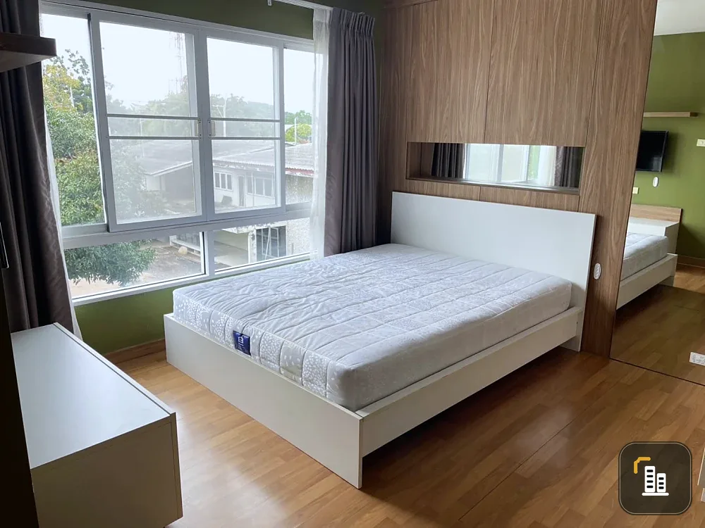 For sale: The room 3 @ sea, a nice room, good location, comes with complete amenities, just bring your bags and move in.