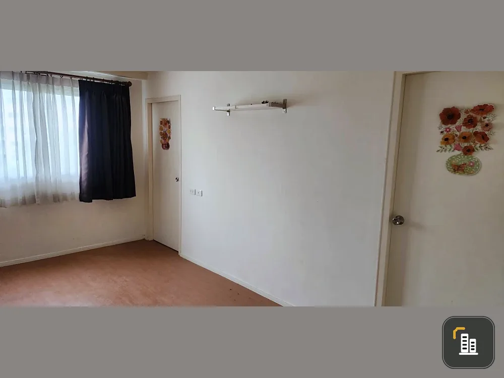 For sale: Lumpini Condotown Chonburi - Sukhumvit. Spacious room with plenty of usable space. Good location. Nice wallpaper. Reserve now!