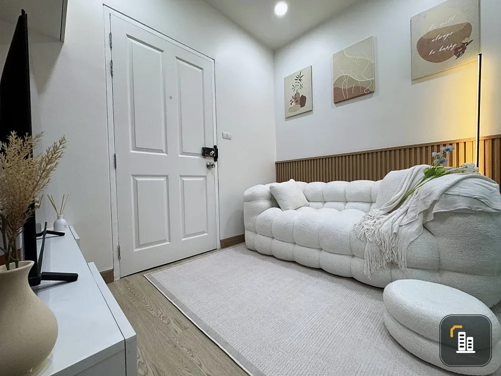 For sale: The Trust Condo in Central Pattaya. Beautifully decorated throughout. Minimalist style. Very livable. Ready to move in.