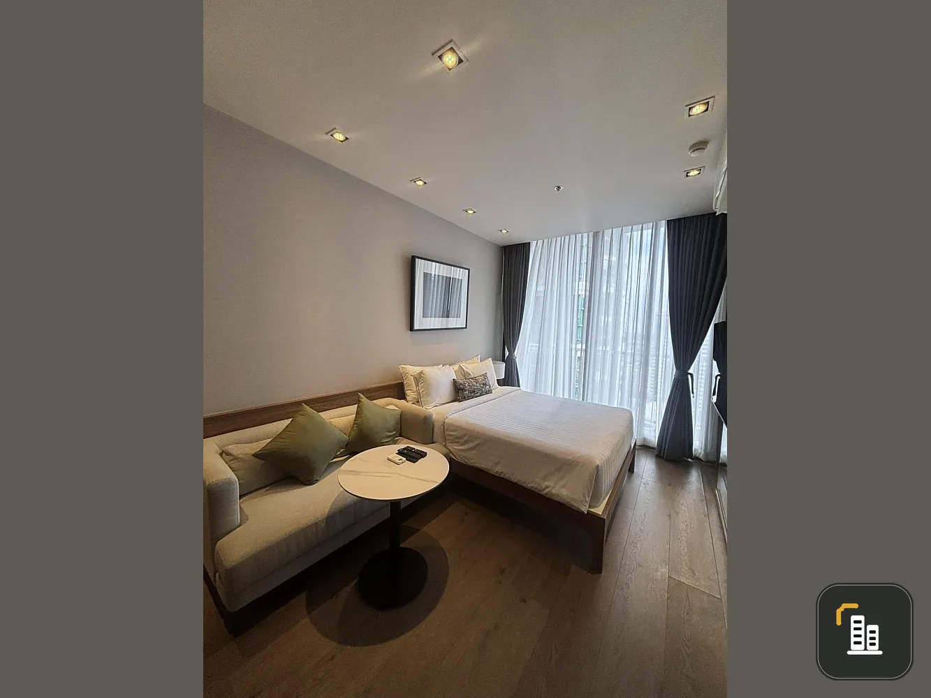 For rent: Park 24 Origin Phrom Pong, room size 24 sq m, Studio, 23rd floor, complete with appliances and furniture. Reserve now.