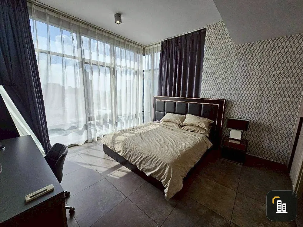 For rent: The Lofts Asoke, large room, comfortable living, fully furnished, ready to move in.
