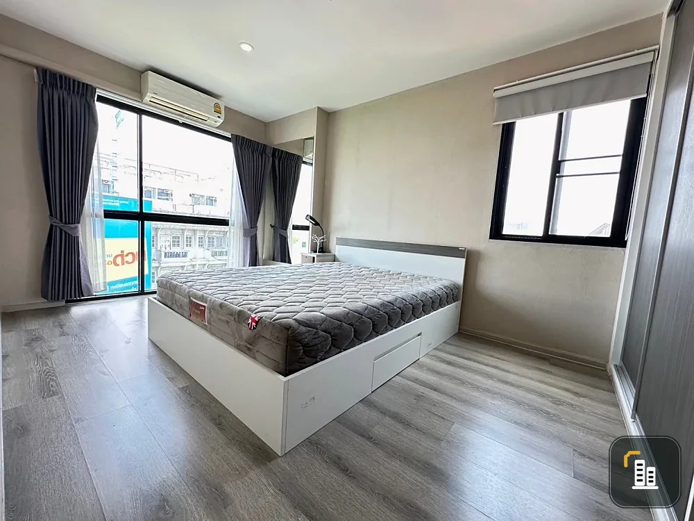 Library House for sale, Charan Sanit Wong 13, corner room with privacy, comes with complete furniture, hurry and reserve now.