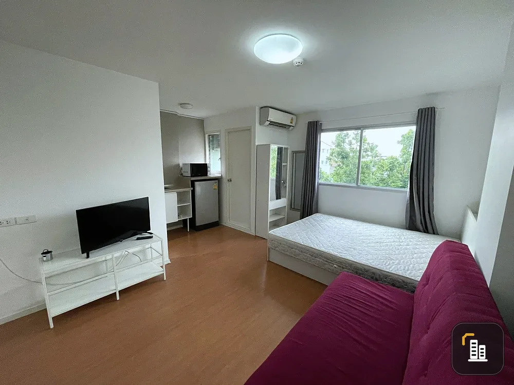 For sale or rent: Lumpini Mixx Thepharak-Srinakarin, a lovely room with complete furniture and amenities. Reserve now!