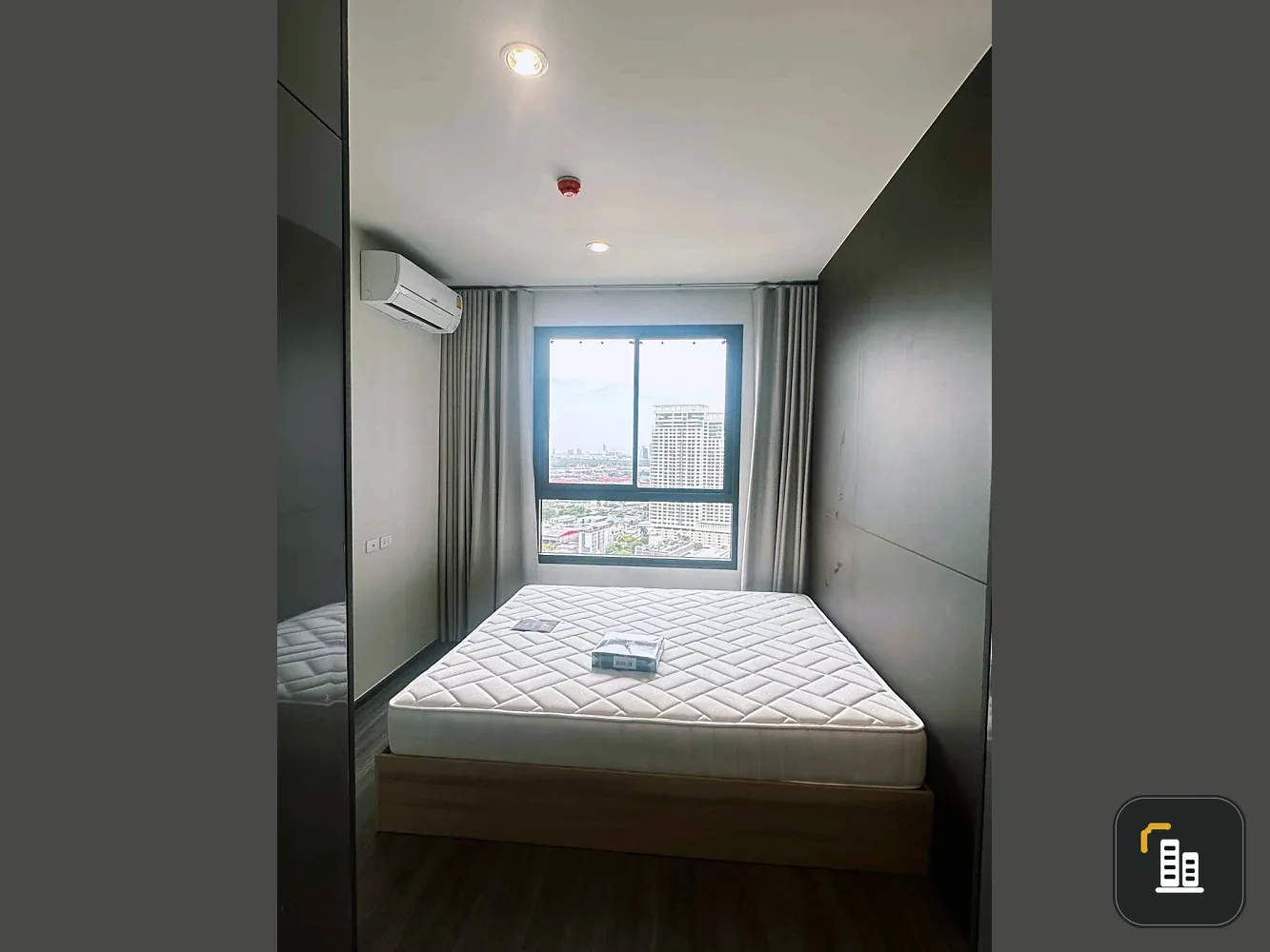 For rent: Ideo Sukhumvit - Rama 4, 25th floor, Bang Krachao curve view, fully furnished, nice to live in, reserve now.