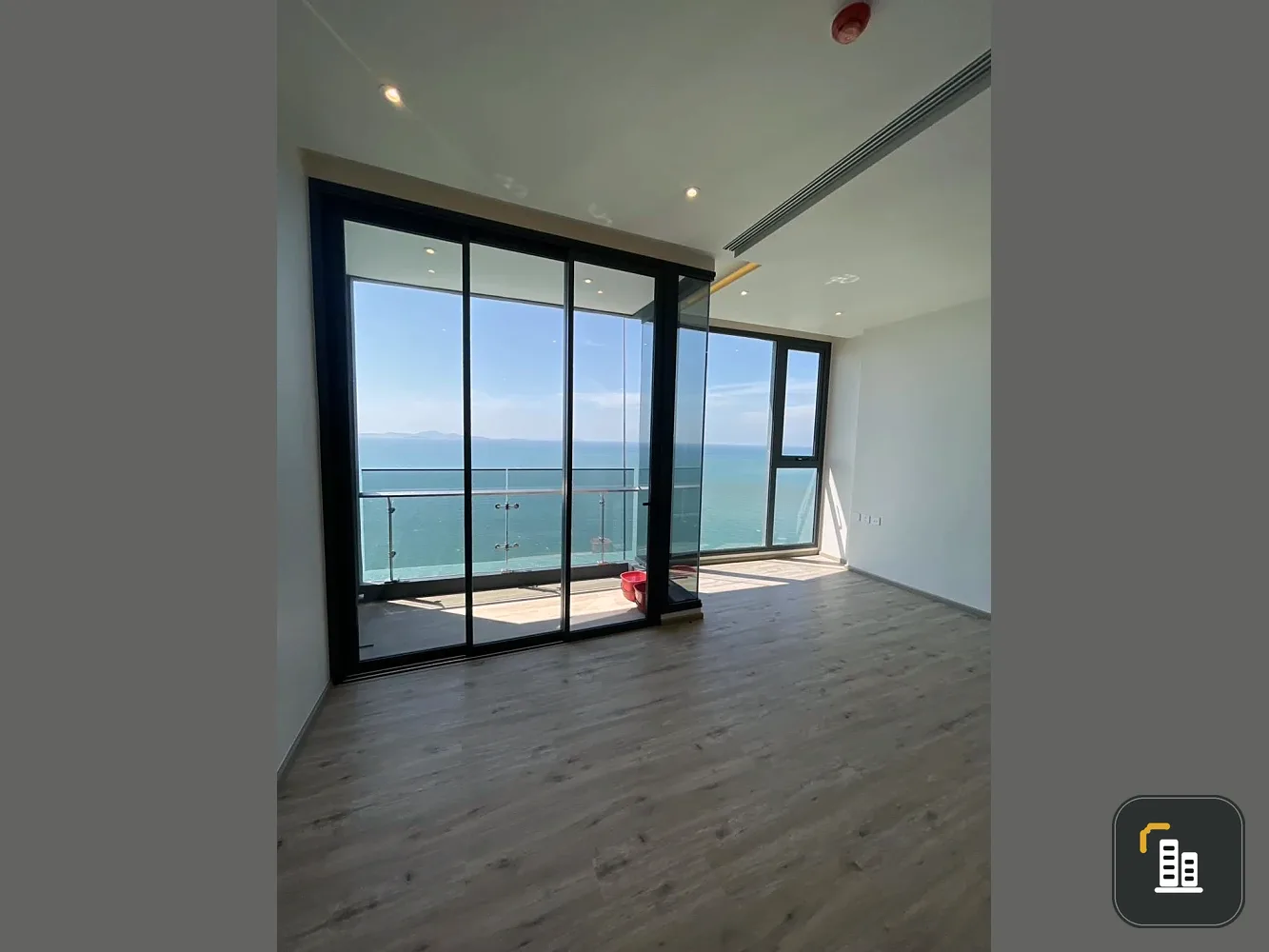 For sale: Arom Wongamat, spacious room, comfortable living, high floor, sea view. If you don't reserve, it's a mistake+++